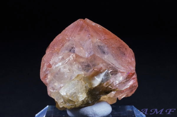 パキスタン産水晶付きピンクフローライトの綺麗な標本