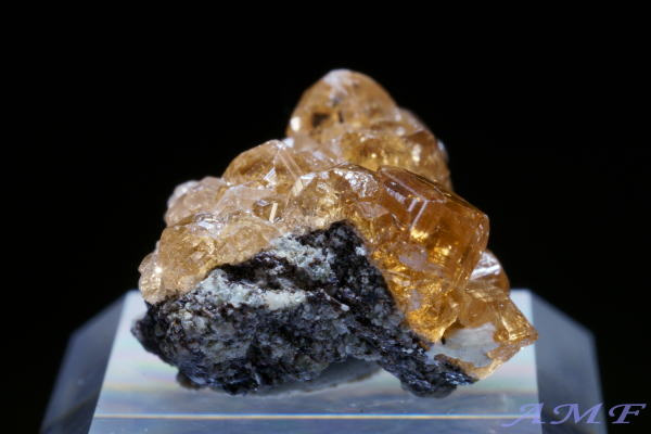 カナダ・ジェフリー鉱山産グロッシュラーガーネットの綺麗な標本93