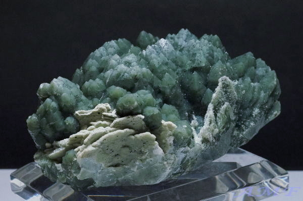 内モンゴル産緑水晶（アーティチョーククォーツ）クラスター2