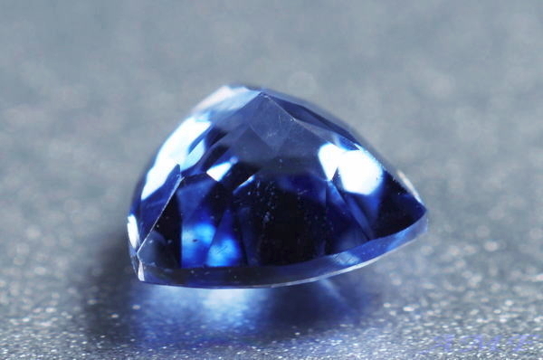 ネパール産カイヤナイトの綺麗なルース1.01ct24