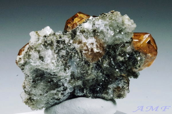 カナダ・ジェフリー鉱山産グロッシュラーガーネットの綺麗な標本34