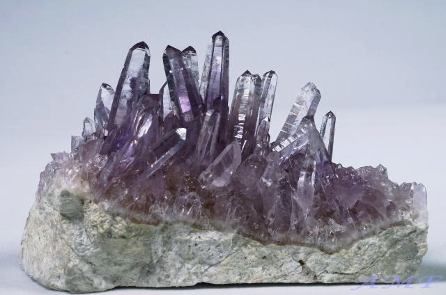 栃木県野州鉱山産紫水晶群晶